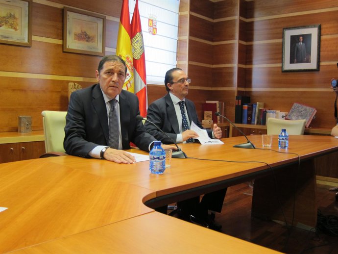 El consejero (I) y el gerente de Valladolid