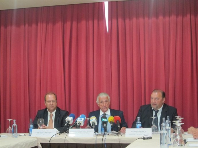 El presidente de la CEP, J.M. Fdez. Alvariño, con responsables de Lugo y Ourense