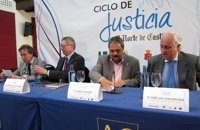 La Junta reclamará las competencias de Justicia cuando culmine la reforma y pide al ministro impulso a obras pendientes