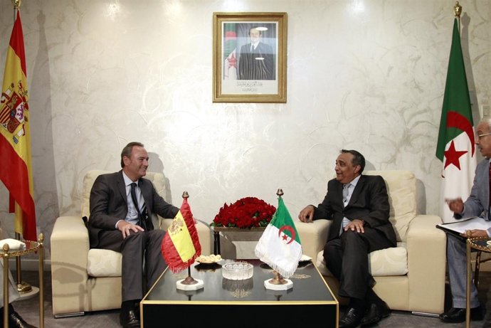Fabra y el ministro argelino Chérif Rahmani