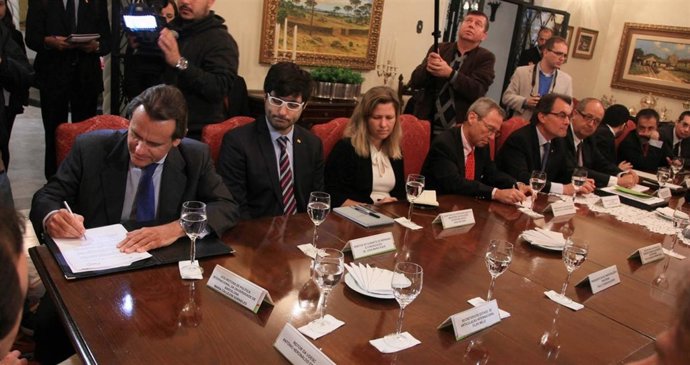 S.Cambra (Puerto de Barcelona) firma un acuerdo con el Puerto de Imbituba