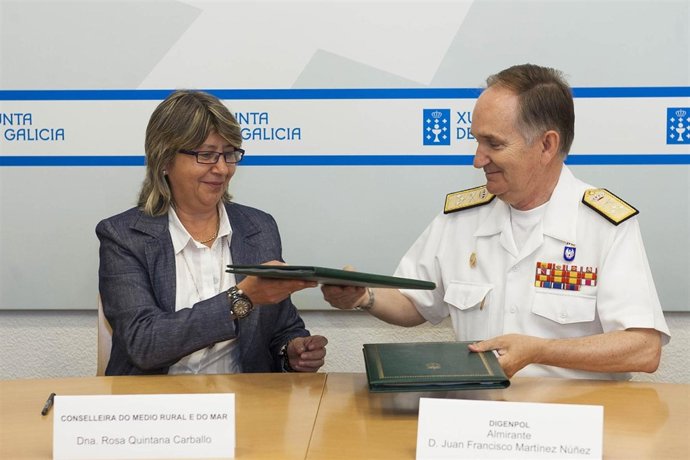 Rosa Quintana y el director xeral de Política de Defensa, Juan Martínez
