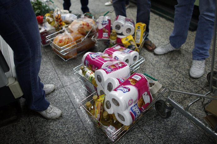 Cola en un supermercado de Venezuela el pasado mes de mayo
