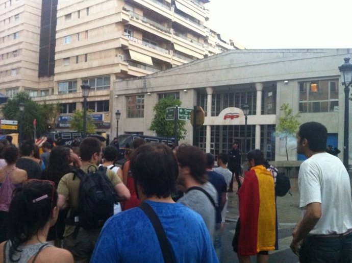 Protesta frente a la sede del PPCV