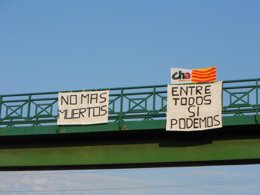 Las pancartas se encuentran en el puente de Figueruelas