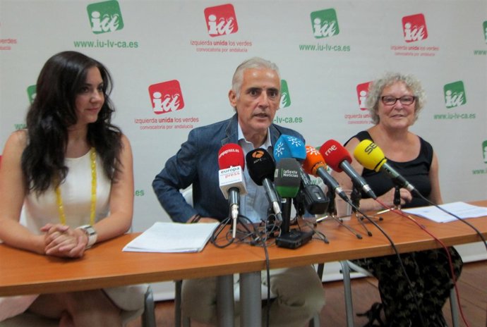 Rueda de prensa de IULV-CA en defensa del decreto antidesahucios