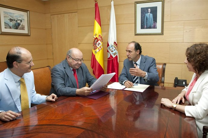 Firma del convenio para la Cátedra Comillas