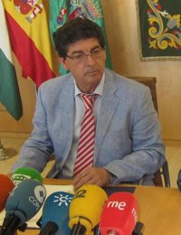 Valderas critica que el Gobierno use a la UE para recurrir el decreto antidesahucios