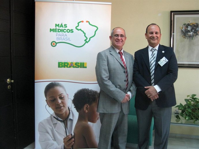 A la izquierda de la imagen,  José Luis Rocha