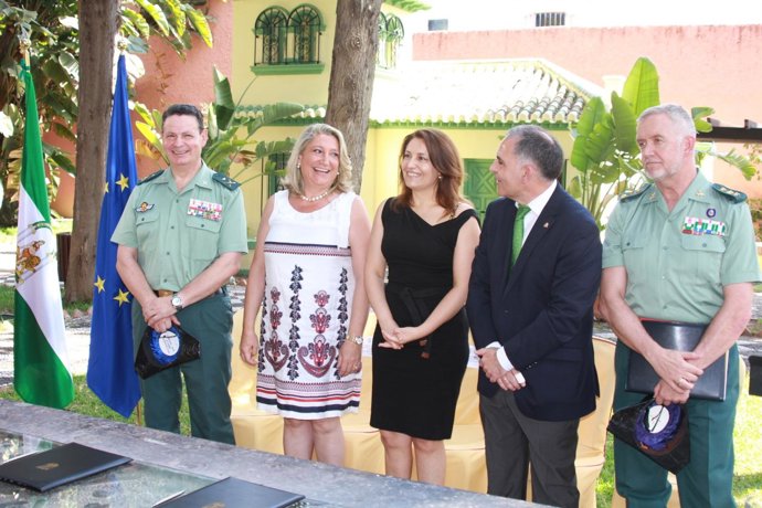 Crespo firma convenio para la nueva oficina del SATE en Almuñécar