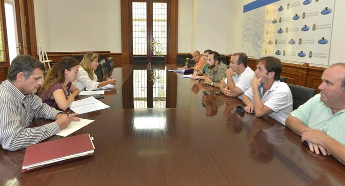 La concejala de Medio Ambiente con el comité de ASCAN-GEASER