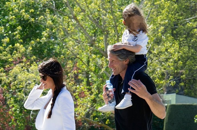 Marco Vricelli pasa unas vacaciones con su hija y los padres de Sonia Ferrer 