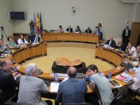 El Parlamento gallego insta a Almunia a "reconsiderar" el reembolso del tax lease