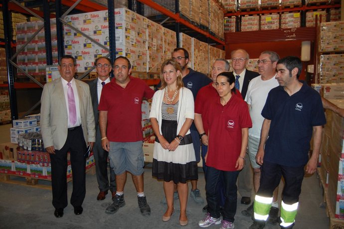 Paula Sánchez de León visita el Banco de Alimentos de Alicante