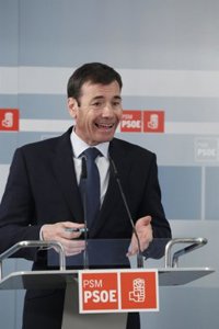 Gómez dice que paralizar la externalización sanitaria es un "salto de gigante" para lograr suspender el proceso