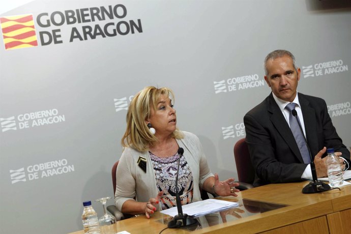 Dolores Serrat y Manuel Magdaleno en la rueda de prensa