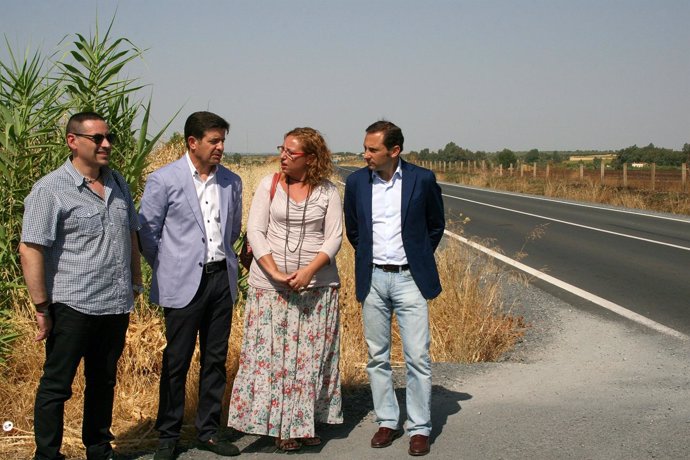 Visita a las obras realizadas en la carretera entre Gibraleón y Trigueros. 