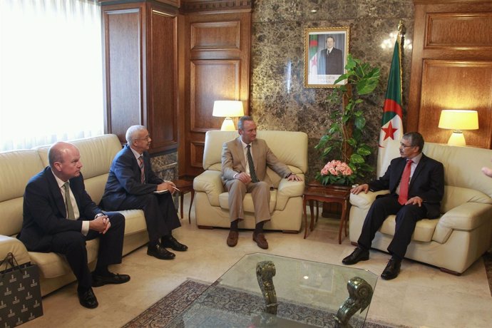 Fabra con representanes del gobierno de Argel 