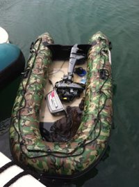 Rescatan a 10 subsaharianos cuando intentaban llegar a Ceuta en una barca hinchable aprovechando la niebla