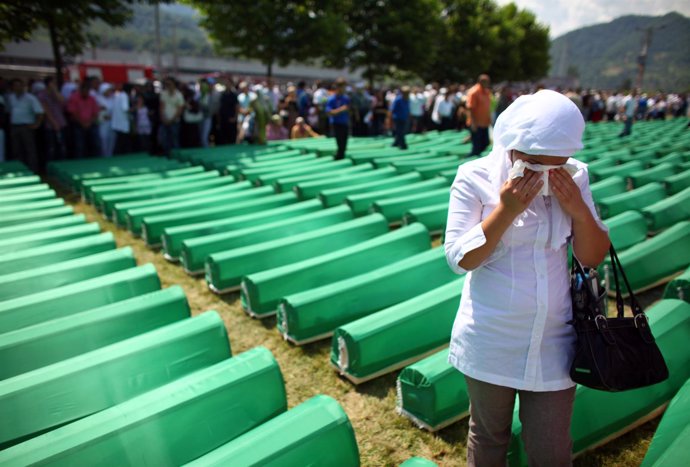 Funeral multitudinario por los muertos en Srebrenica
