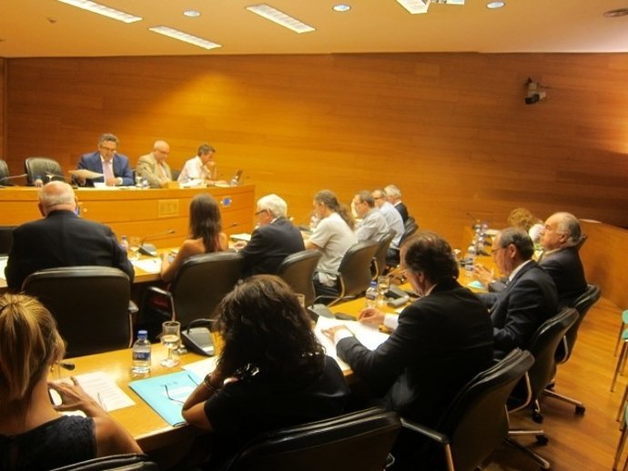 Rafael Blasco, en la última fila, en la Comisión de Medio Ambiente de las Corts