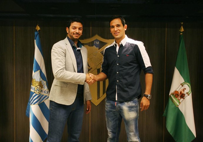 Roque Santa Cruz firma su renovación con el Málaga