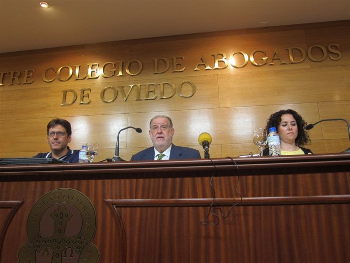 Por la izquierda, Arribas, Joglar y Zapico, en rueda de prensa. 
