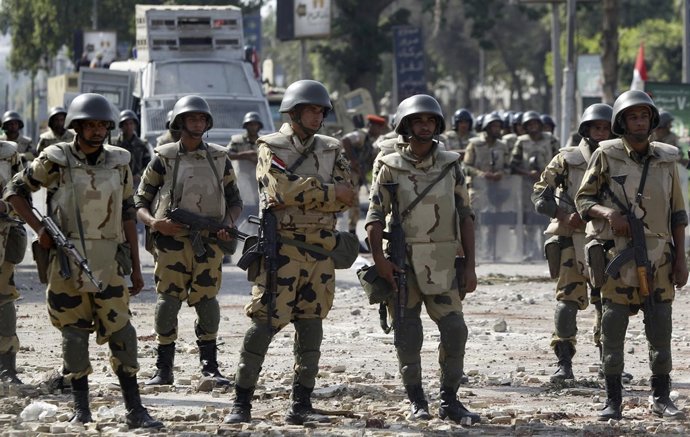 Soldados egipcios en El Cairo