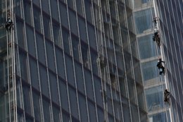 Greenpeace escala la torre Shard de Londres