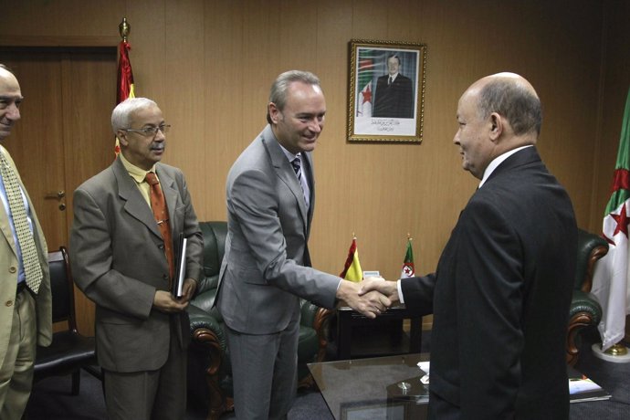 Alberto Fabra con el ministro de Transportes argelino.