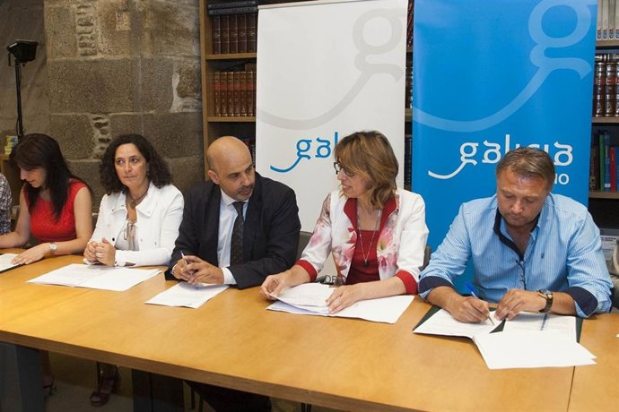 O xerente da S.A. de Xestión do Plan Xacobeo, José Paz Gestoso, acompañado da de