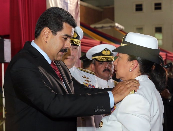 Nicolás Maduro y Carmen Meléndez