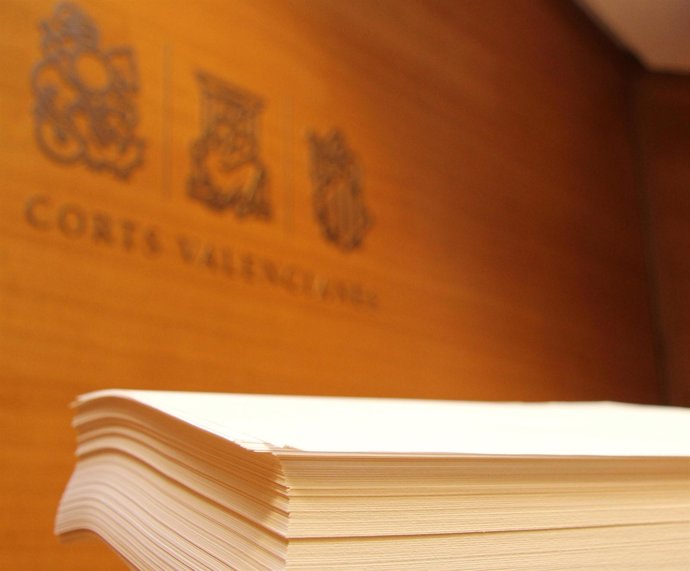 Corts Valencianes rebaja el gasto en papel