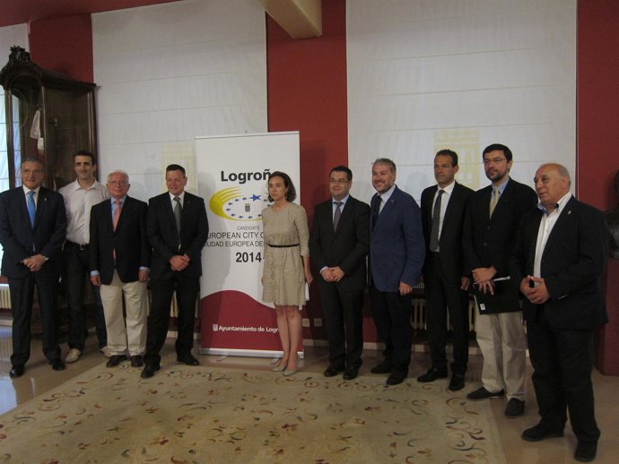 Gamarra y Swanson, con otros miembros del Comité y concejales