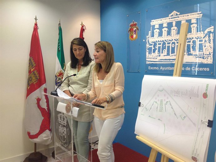 La Alcaldesa Presentando El Proyecto De La Plaza De La Concepción De Cáceres