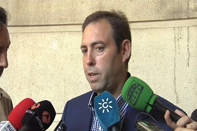 El alcalde de Jun denuncia un trato desigual