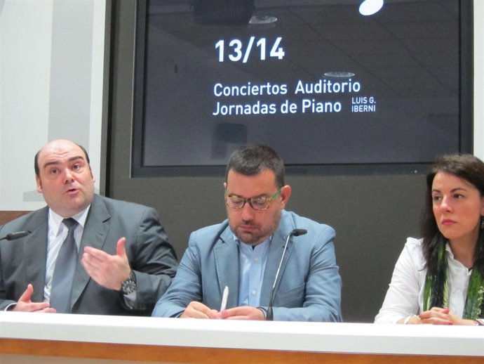 El alcalde de Oviedo, el director artístico del Auditorio y la directora de LNE