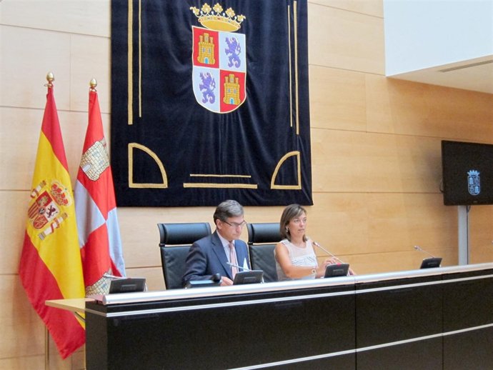 El doctor Antonio Terán y la consejera de Familia, Milagros Marcos