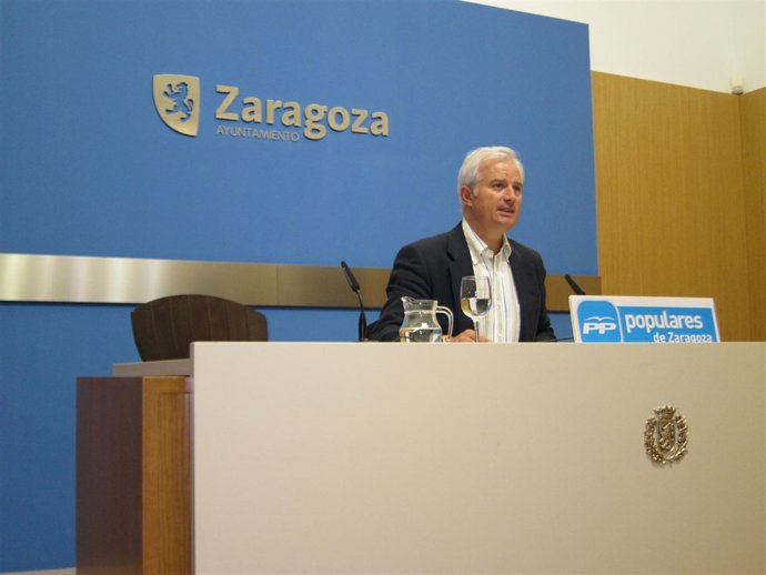 Suárez (PP) ha acusado a Belloch de "maltratar" al comercio de la ciudad