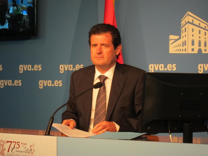 Císcar durante la rueda de prensa posterior al pleno