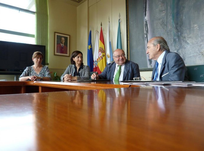 Firma del convenio entre la UC y el Comité Olímpico