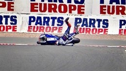 Jorge Lorenzo se cae en Alemania