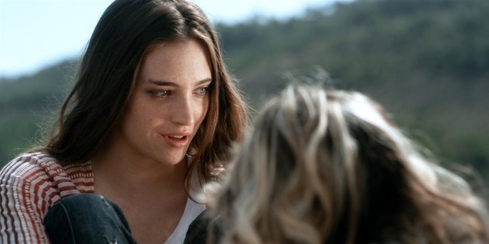 Escena en la que aparecen la protagonista Ana y su amiga Úrsula