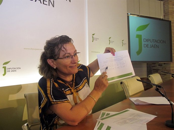 Adoración Quesada presenta las Escuelas de Verano de la Diputación