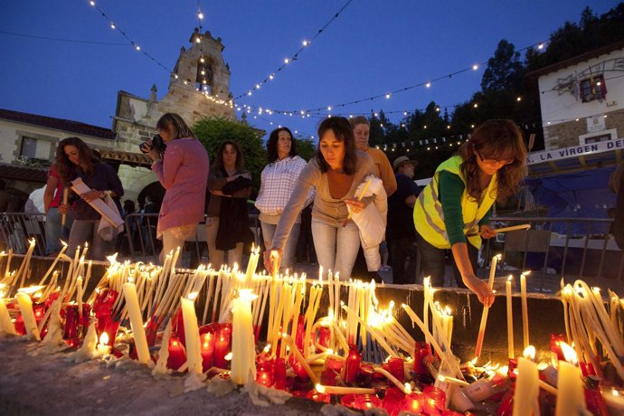 Encendido de velas en El carmen