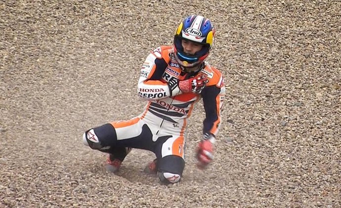 Dani Pedrosa tras caerse en Alemania