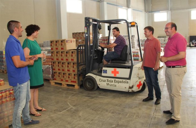 Ayuntamiento de Puerto Lumbreras y Cáritas reparten más de 6.000 kg de alimentos