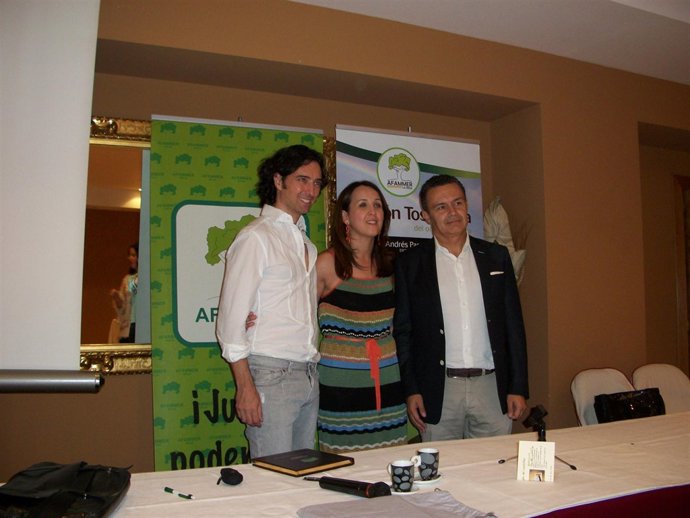 Andrés Pascual participa en el café-tertulia de AFAMMER La Rioja