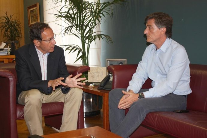 Cámara mantiene una reunión con el responsable de esta área, José María Tortosa