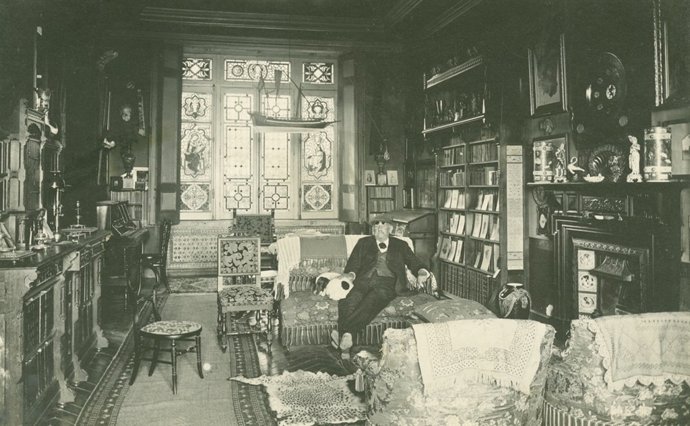Imagen de Pérez Galdós en su despacho en la finca de San Quintín, en 1916